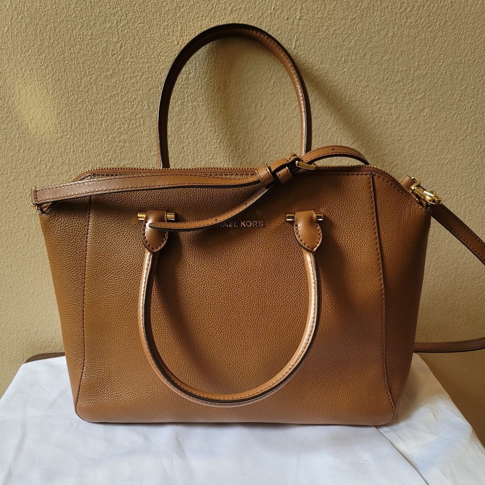 Michael Kors crossbody - Picture 8 of 16